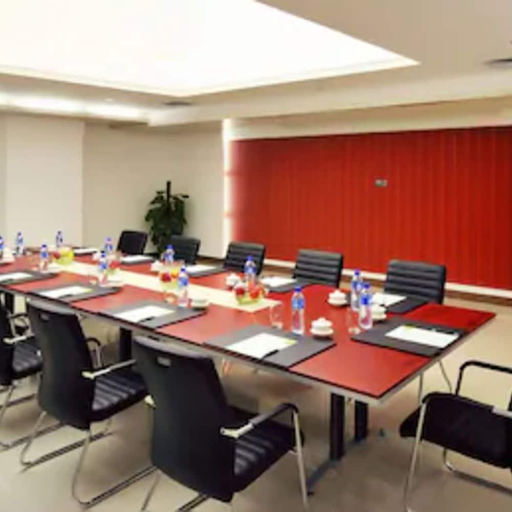 Royal Suites & Towers Vuhan Dış mekan fotoğraf
