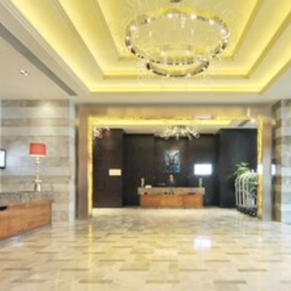 Royal Suites & Towers Vuhan Dış mekan fotoğraf