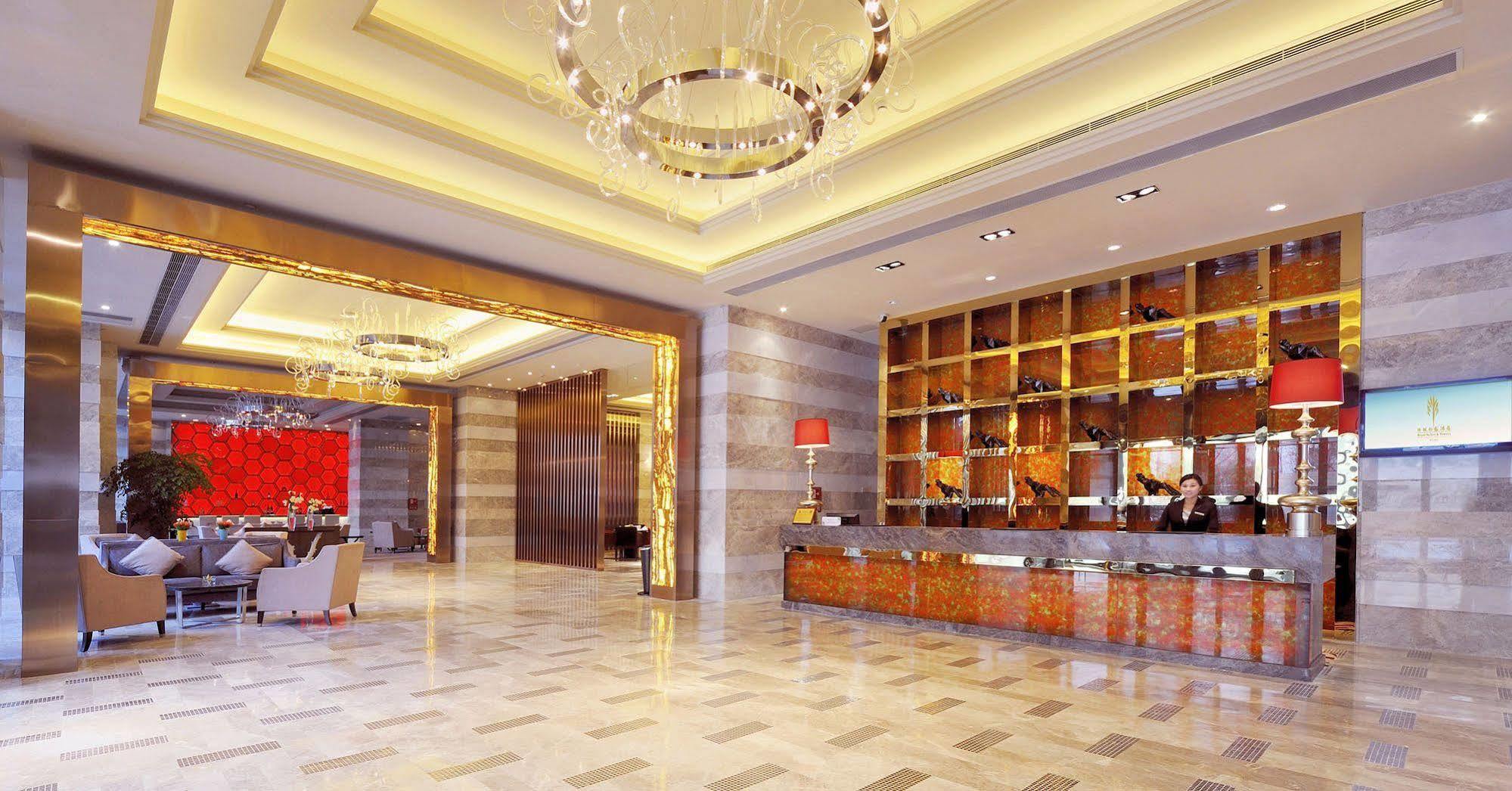 Royal Suites & Towers Vuhan Dış mekan fotoğraf