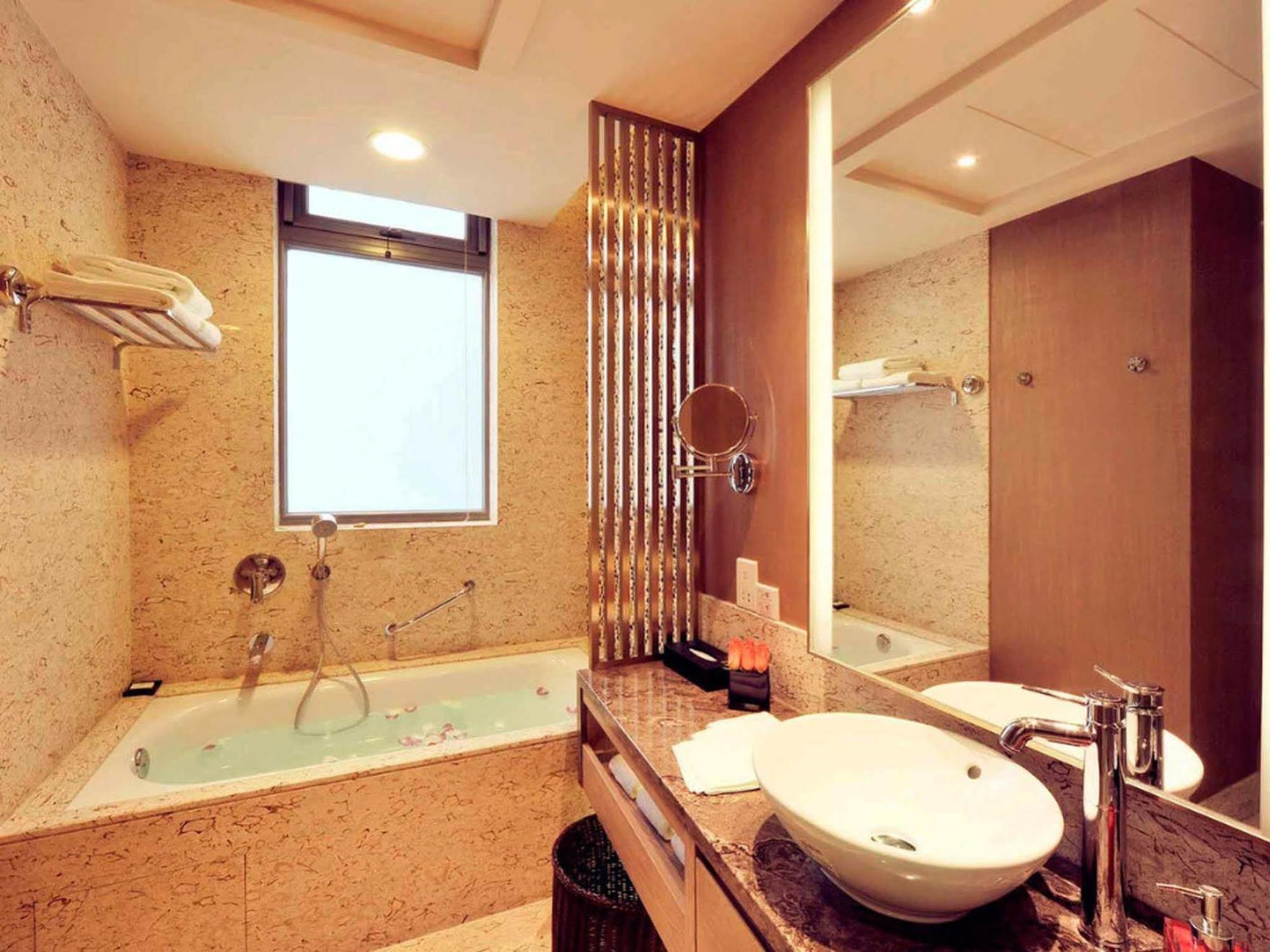 Royal Suites & Towers Vuhan Dış mekan fotoğraf